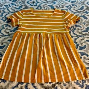 Short sleeve maternity top